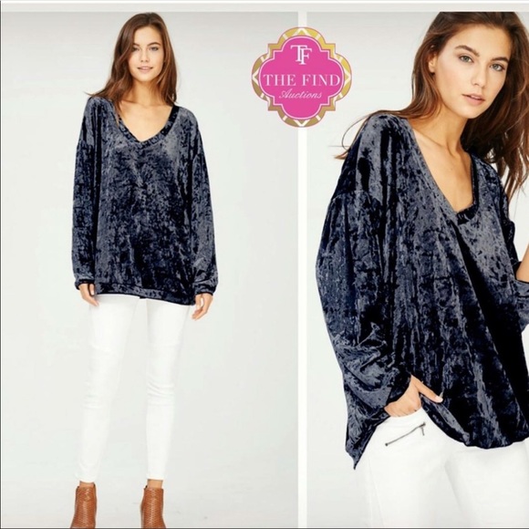 Tops - NWOT black Velvet Pullover Tunic Top H010